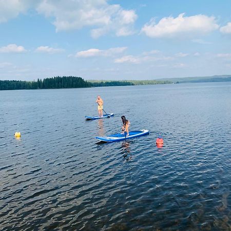 Sjoenaera Stuga Med Bat Och Bastu Ramkvilla Екстер'єр фото