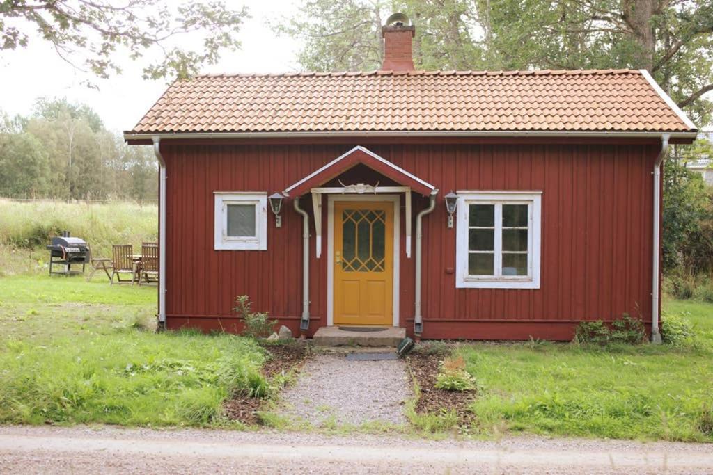 Sjoenaera Stuga Med Bat Och Bastu Ramkvilla Екстер'єр фото